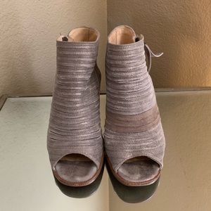 Paul Green Cayanne leather peep toe booties